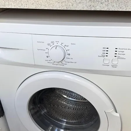 Voltaire Avec Parking Commun Gratuit Dans La Copropriete 公寓